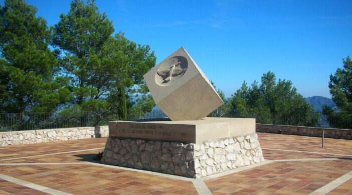 Monument-cota705-fd95ea94-702x390 ¡Ay Carmela! (El Paso del Ebro) 