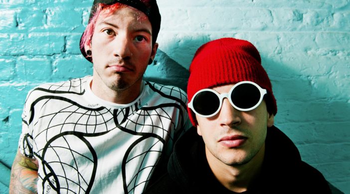 Twenty-One-Pilots-are-Dating-Each-Other-c45ff554-702x390 Forest - Twenty One Pilots  
