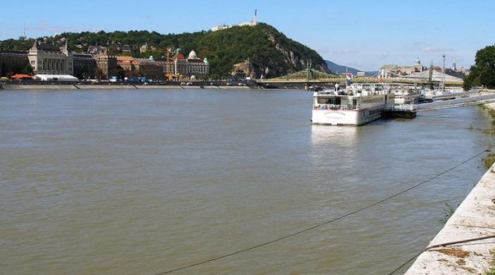 Schermata-2022-02-25-alle-23.06.44-99e55f96-702x390 Danube blue Waltz 