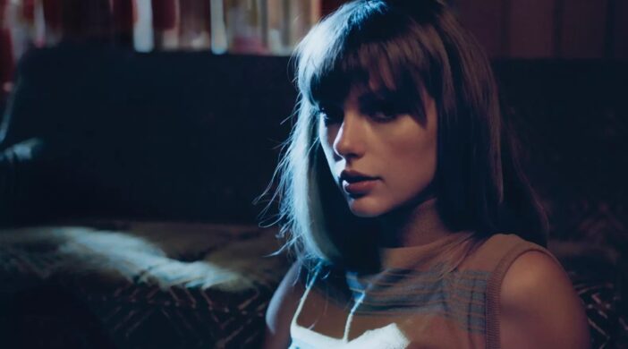 ONLINE-Midnights-Beth-Garrabrant-min-702x390 Anti-Hero - Taylor Swift  