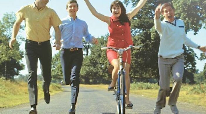 1000000132-702x390 The Seekers - Morningtown Ride (EASY) 